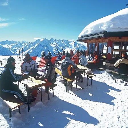 In Near Lift Hochzillertal, Cleaning Included شقة